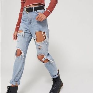 UO BDG High-Waisted Mom Jean -Destroyed Light Wash